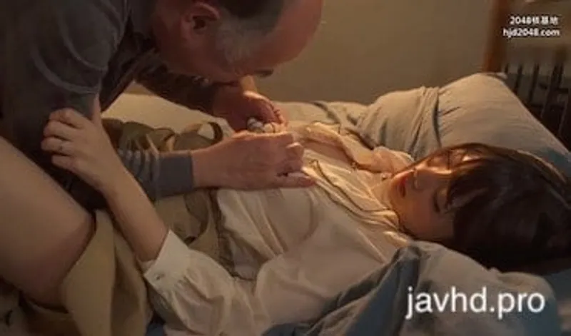 Gã chồng đi vắng người vợ bị lão già nhà bên hiếp suzu harumiya